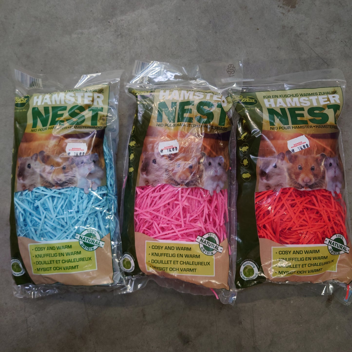 HAMSTER SÄNGPAPPER ÄTLIGT 30GR I BLANDA FÄRGER